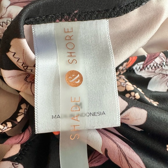 Shade & Shore Halter Keyhole Cut Out Back One Piece Swimsuit Black Floral Size M - Picture 13 of 16